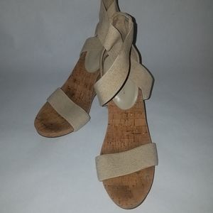 Cross strap sandal